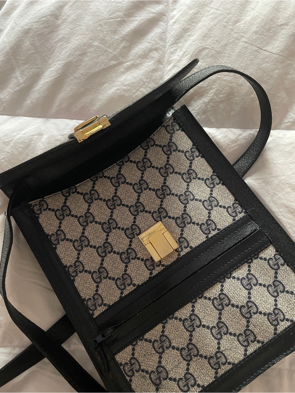 Vintage 80s Gucci Blue/Beige GG Canvas Crossbody Bag with Red-Blue Stripe - Picture 5 of 6